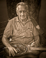 Wayne Heard of Henagar learned to play the
dobro more than 65 years ago.
Like many other Sand Mountain musicians,
he learned from a relative, his uncle Marvin.
Heard plays a large repertoire of traditional
songs and tunes. He is a fine songwriter as
well.